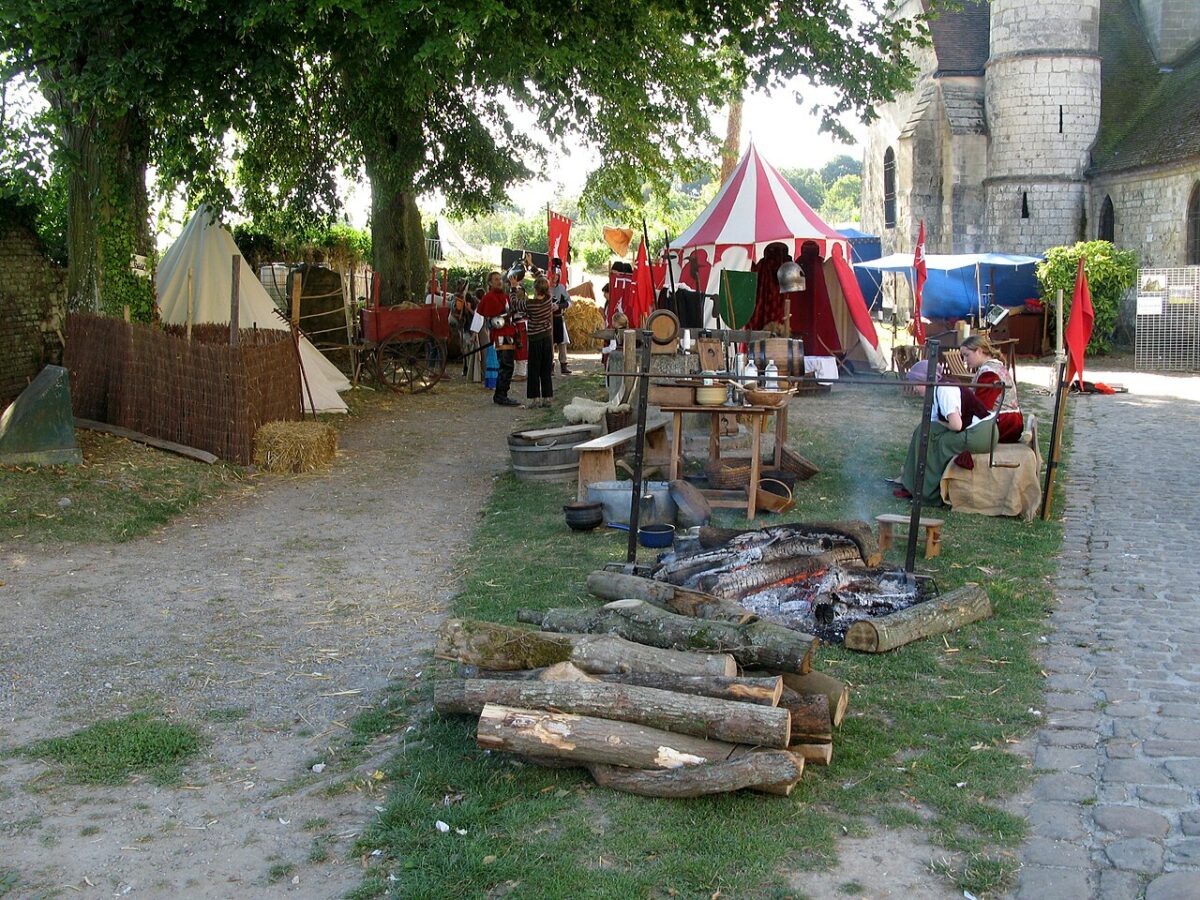 Campement et stands d’une fête médiévale
